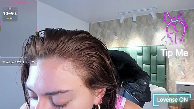 april dumont online show from 11-21-25, 12:04