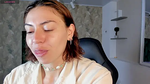 april dumont online show from 01-10-26, 12:22