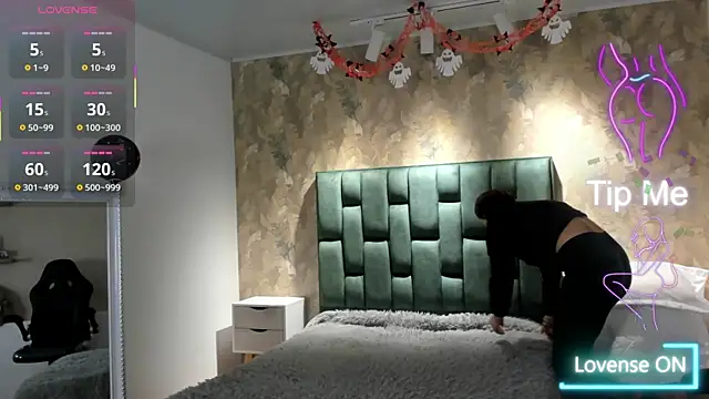 april dumont online show from 10-27-25, 11:44