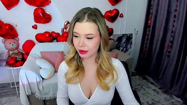 Snapshot of FollowLovee chatting on 02-12-26, 08:19 FollowLovee online show from 02-12-26, 08:19