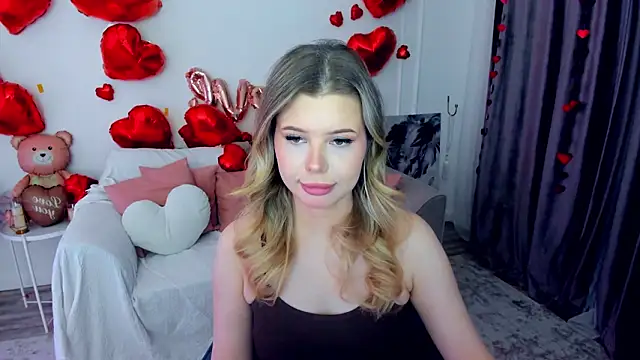 Snapshot of FollowLovee chatting on 02-04-26, 03:34 FollowLovee online show from 02-04-26, 03:34