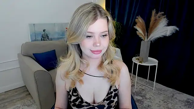 Snapshot of FollowLovee chatting on 05-06-26, 07:40 FollowLovee online show from 05-06-26, 07:40