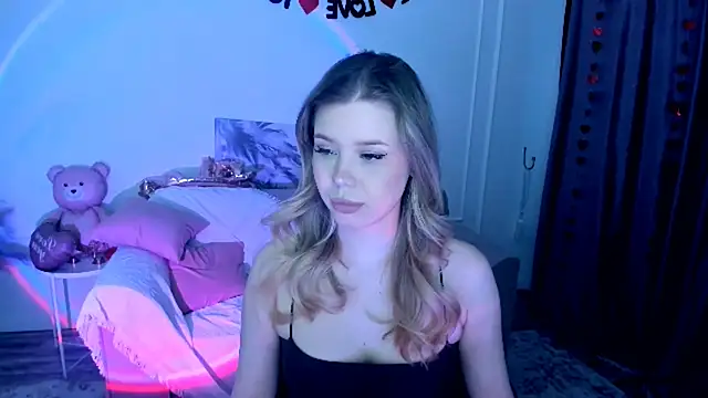 Snapshot of FollowLovee chatting on 02-28-26, 03:39 FollowLovee online show from 02-28-26, 03:39