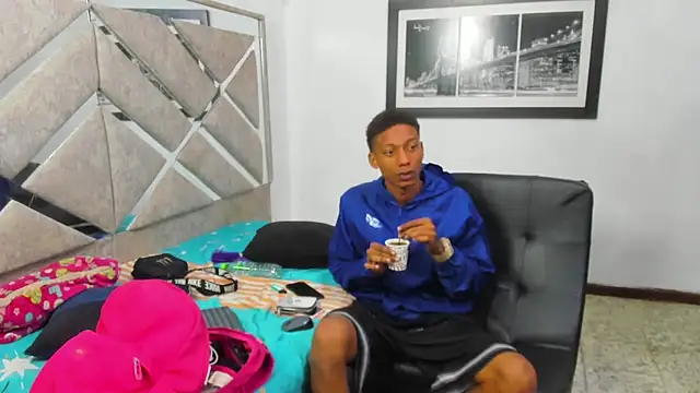 EvaxEmma online show from 02-14-26, 01:00