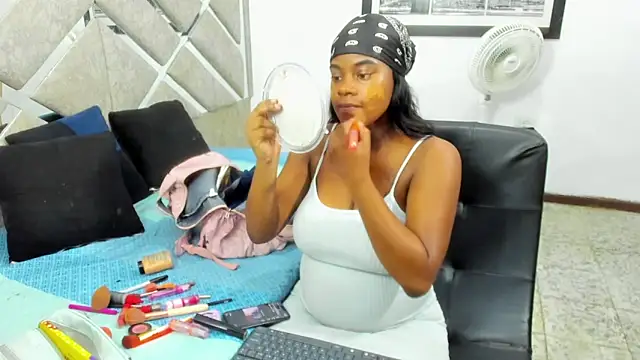 EvaxEmma online show from 04-30-26, 01:29