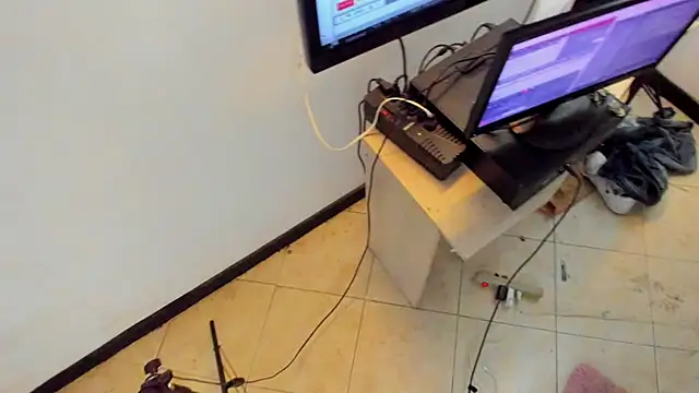 EvaxEmma online show from 03-05-25, 07:06