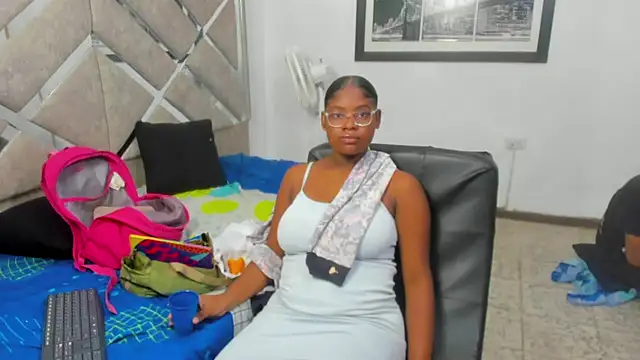 EvaxEmma online show from 01-14-26, 01:59