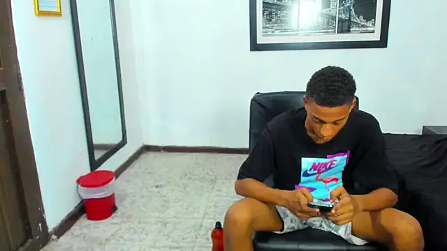 EvaxEmma online show from 10-28-25, 03:11