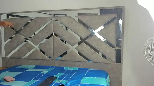 EvaxEmma online show from 10-09-25, 01:22