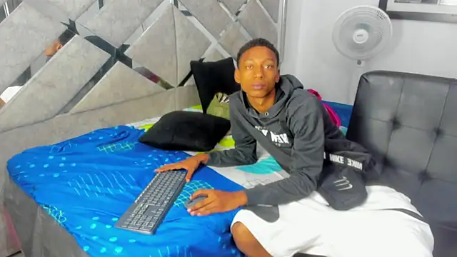 EvaxEmma online show from 01-15-26, 01:25