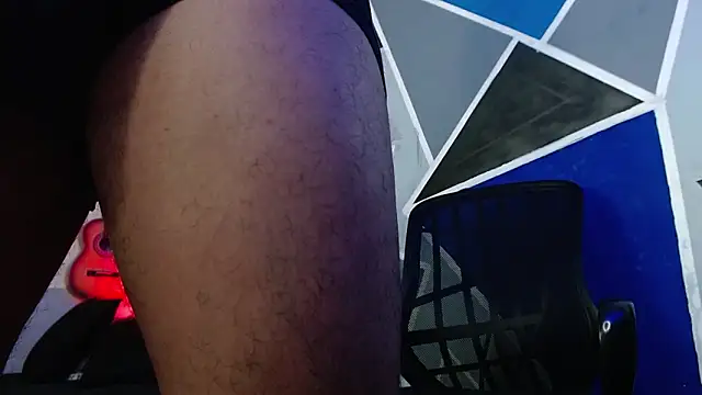 Snapshot of MagnusFrost chatting on 09-15-25, 04:57 MagnusFrost online show from 09-15-25, 04:57