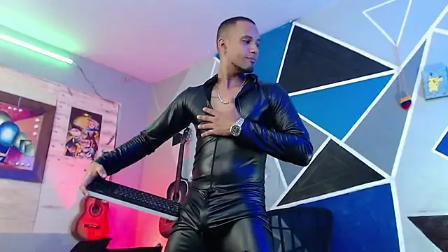 Snapshot of MagnusFrost chatting on 12-23-25, 07:29 MagnusFrost online show from 12-23-25, 07:29