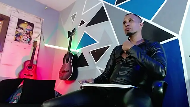 Snapshot of MagnusFrost chatting on 12-03-25, 05:30 MagnusFrost online show from 12-03-25, 05:30