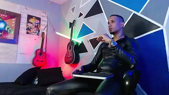 Snapshot of MagnusFrost chatting on 11-11-25, 04:07 MagnusFrost online show from 11-11-25, 04:07