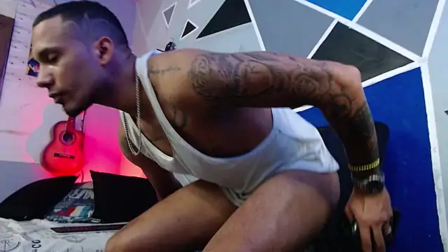 Snapshot of MagnusFrost chatting on 09-17-25, 07:54 MagnusFrost online show from 09-17-25, 07:54