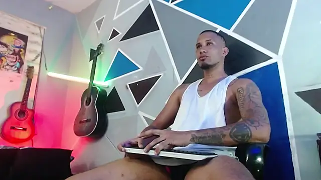 Snapshot of MagnusFrost chatting on 11-28-25, 08:09 MagnusFrost online show from 11-28-25, 08:09