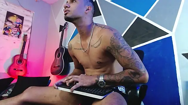 Snapshot of MagnusFrost chatting on 12-22-25, 12:22 MagnusFrost online show from 12-22-25, 12:22