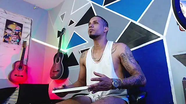 Snapshot of MagnusFrost chatting on 10-01-25, 11:52 MagnusFrost online show from 10-01-25, 11:52