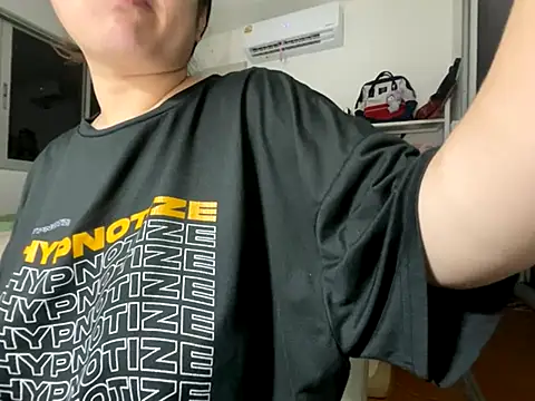 Snapshot of iamMalixxx chatting on 09-20-25, 12:32 iamMalixxx online show from 09-20-25, 12:32