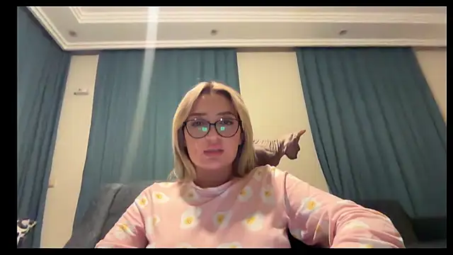 yaprakmericc online show from 11-22-25, 11:25