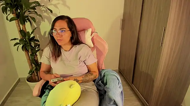Sofi Martinezz0 online show from 10-15-25, 02:21