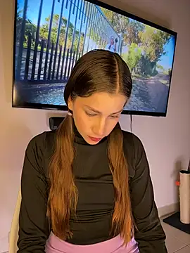Snapshot of LynnSam_ chatting on 05-30-26, 02:51 LynnSam online show from 05-30-26, 02:51