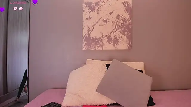 LynnSam  online show from 10-04-25, 11:28