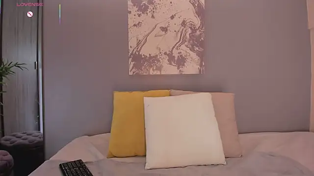 LynnSam  online show from 10-24-25, 11:26