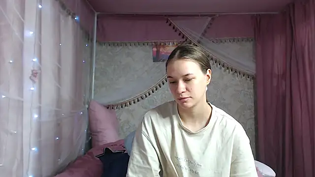 leila bambi  online show from 11-26-25, 03:56