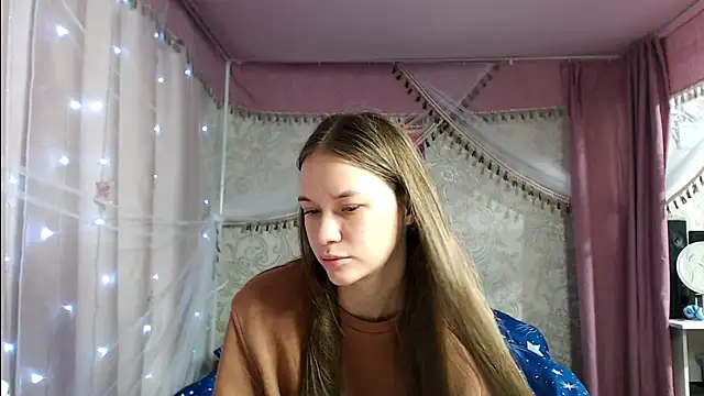 leila bambi  online show from 11-11-25, 08:42