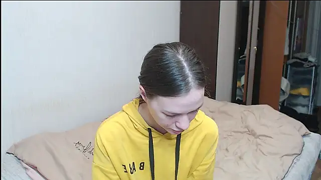 leila bambi  online show from 03-18-25, 12:08