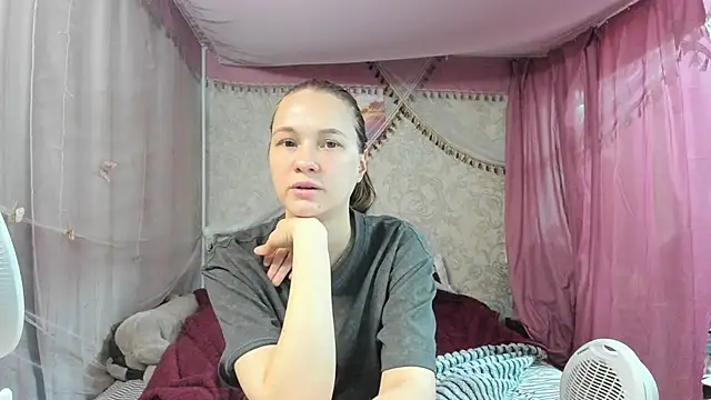 Snapshot of leila_bambi_ chatting on 04-22-26, 01:51 leila bambi online show from 04-22-26, 01:51