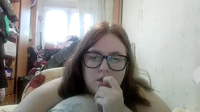 Snapshot of DesireMelissa chatting on 11-18-25, 06:28 DesireMelissa online show from 11-18-25, 06:28