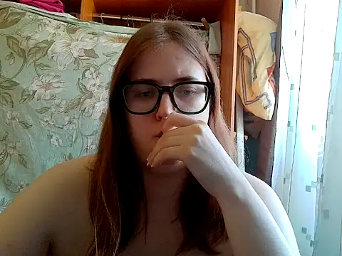 Snapshot of DesireMelissa chatting on 06-04-26, 06:18 DesireMelissa online show from 06-04-26, 06:18