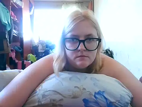 Snapshot of DesireMelissa chatting on 10-01-25, 08:30 DesireMelissa online show from 10-01-25, 08:30