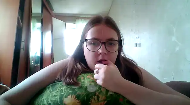 Snapshot of DesireMelissa chatting on 02-19-25, 11:17 DesireMelissa online show from 02-19-25, 11:17