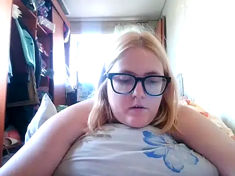 Snapshot of DesireMelissa chatting on 10-08-25, 07:43 DesireMelissa online show from 10-08-25, 07:43
