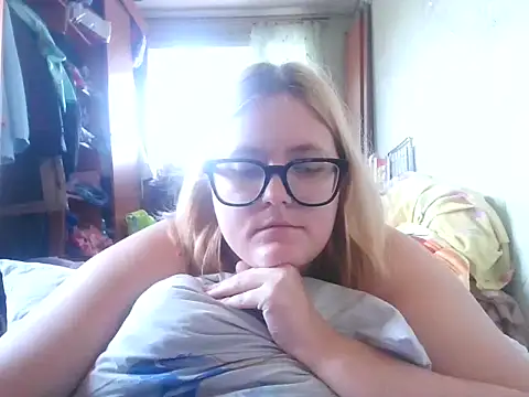 Snapshot of DesireMelissa chatting on 09-24-25, 06:42 DesireMelissa online show from 09-24-25, 06:42