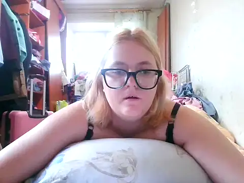 Snapshot of DesireMelissa chatting on 10-11-25, 07:42 DesireMelissa online show from 10-11-25, 07:42