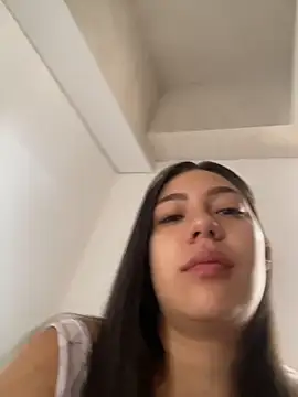 Latina vanessa online show from 05-28-26, 01:28