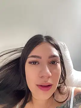 Latina vanessa online show from 12-14-25, 09:42