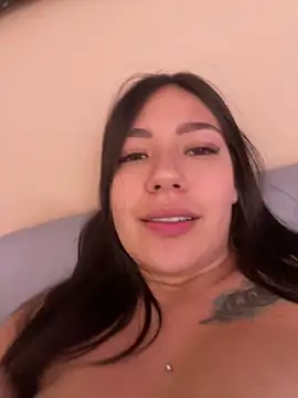 Latina vanessa online show from 04-28-26, 03:00
