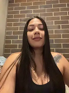 Latina vanessa online show from 05-19-26, 04:19