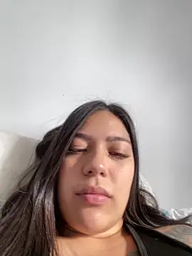 Latina vanessa online show from 11-29-25, 07:58