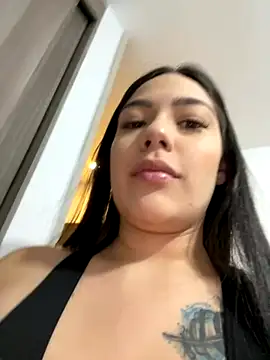 Latina vanessa online show from 10-10-25, 10:54