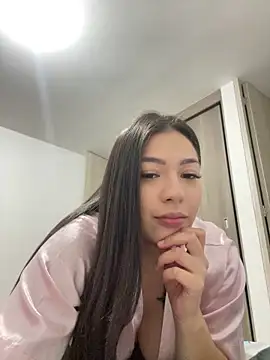 Latina vanessa online show from 11-24-25, 11:49