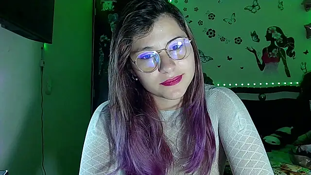 Snapshot of Elith_20 chatting on 10-14-25, 04:57 Elith 20 online show from 10-14-25, 04:57
