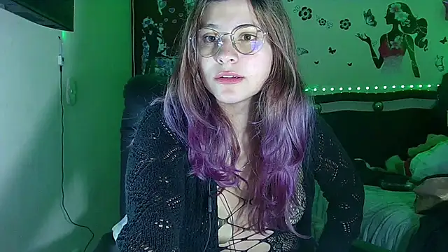 Snapshot of Elith_20 chatting on 10-16-25, 04:10 Elith 20 online show from 10-16-25, 04:10