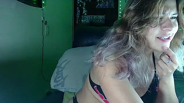 Snapshot of Elith_20 chatting on 09-18-25, 03:53 Elith 20 online show from 09-18-25, 03:53