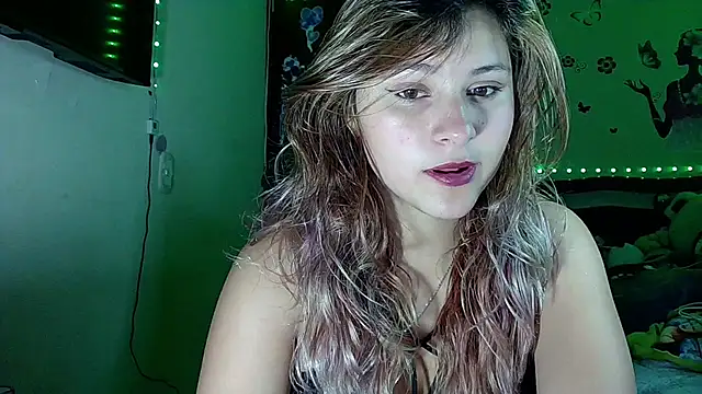 Snapshot of Elith_20 chatting on 09-25-25, 03:45 Elith 20 online show from 09-25-25, 03:45